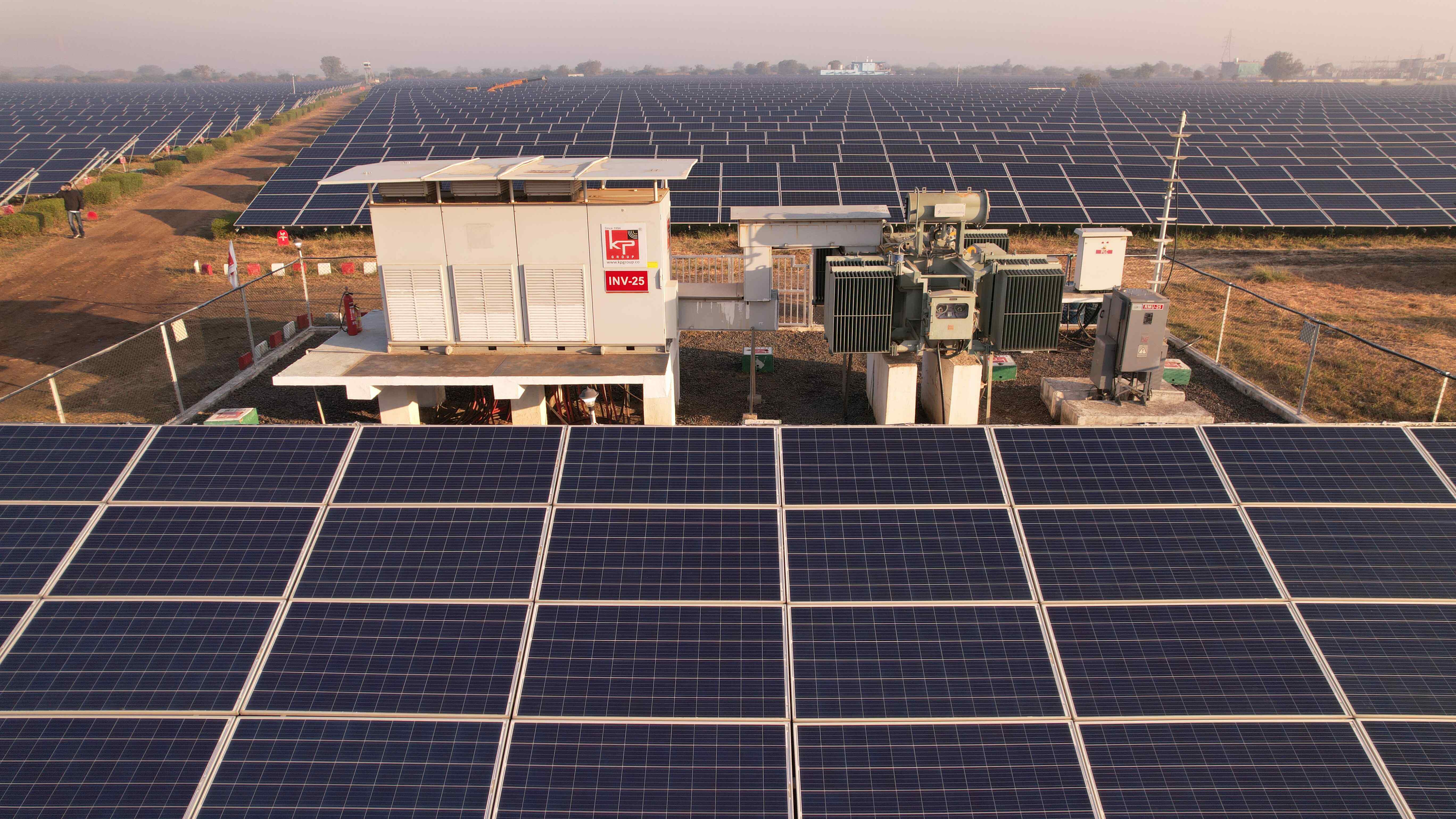 چگونه یک نیروگاه خورشیدی راه‌اندازی کنیم؟